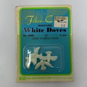 Vintage 4 pc Fibre Craft Miniatures Tiny White Doves No. 8490 Made in Hong Kong